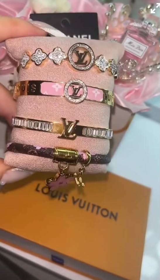 LV Stack Bracelet Set